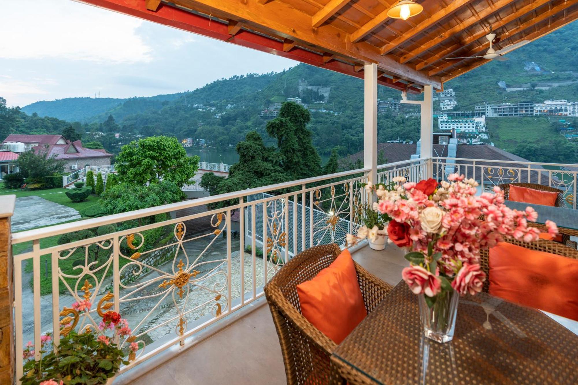 Neelesh Inn- A Luxury Lake View Hotel- 20 Kms From Nainital Bhīm Tāl Esterno foto