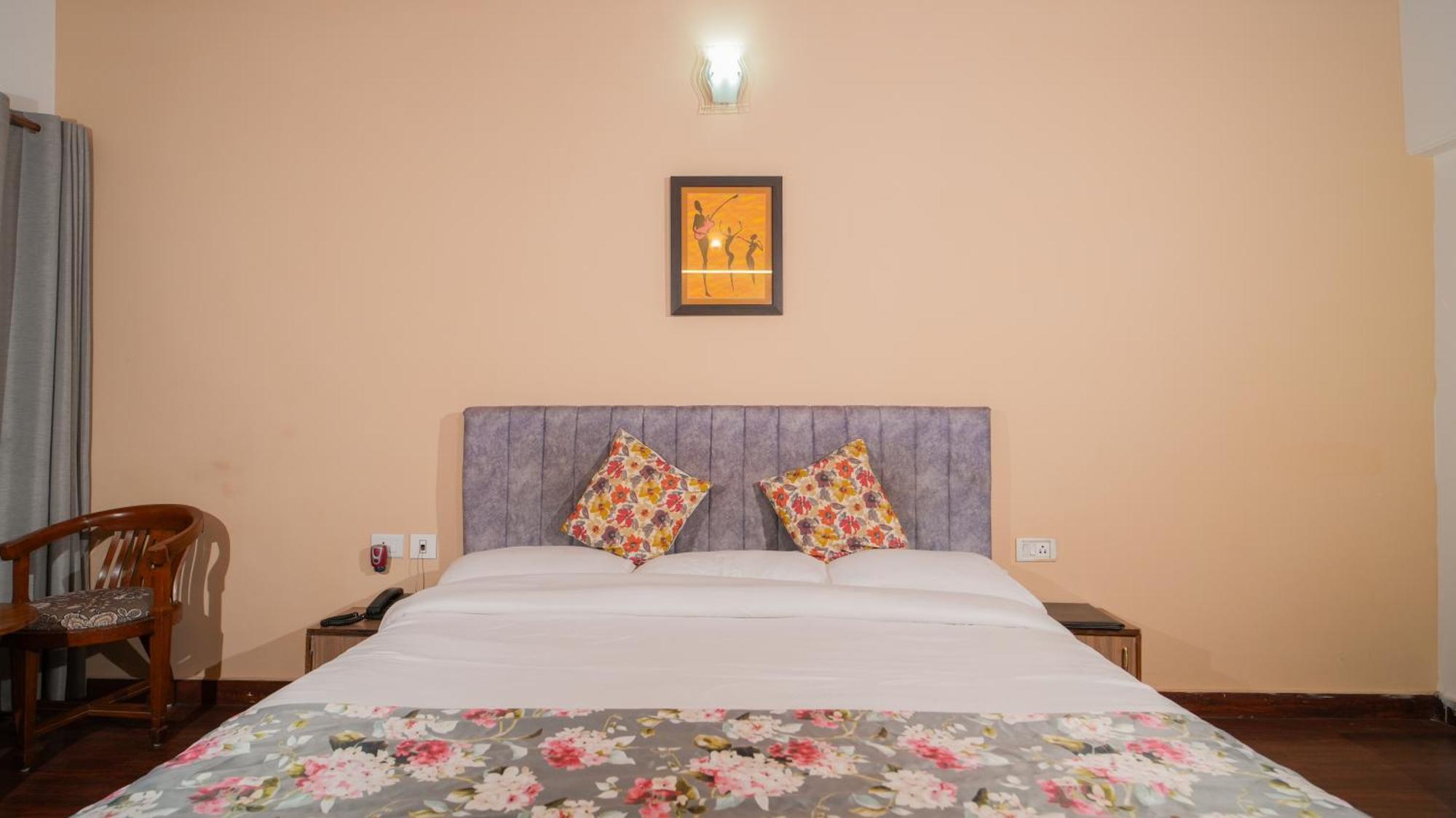 Neelesh Inn- A Luxury Lake View Hotel- 20 Kms From Nainital Bhīm Tāl Esterno foto