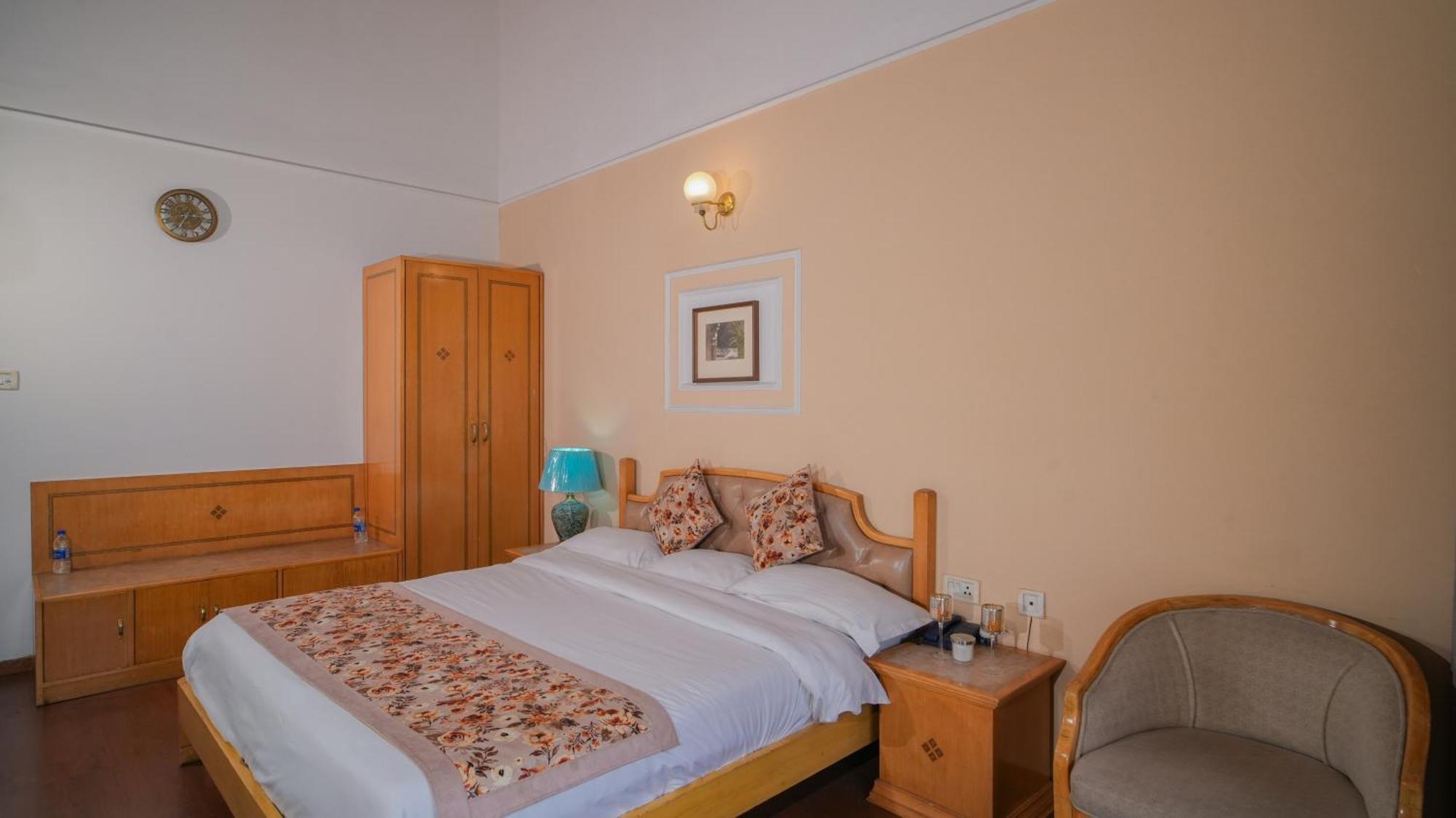 Neelesh Inn- A Luxury Lake View Hotel- 20 Kms From Nainital Bhīm Tāl Esterno foto