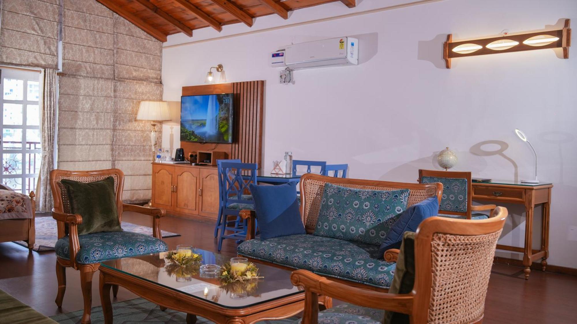 Neelesh Inn- A Luxury Lake View Hotel- 20 Kms From Nainital Bhīm Tāl Esterno foto