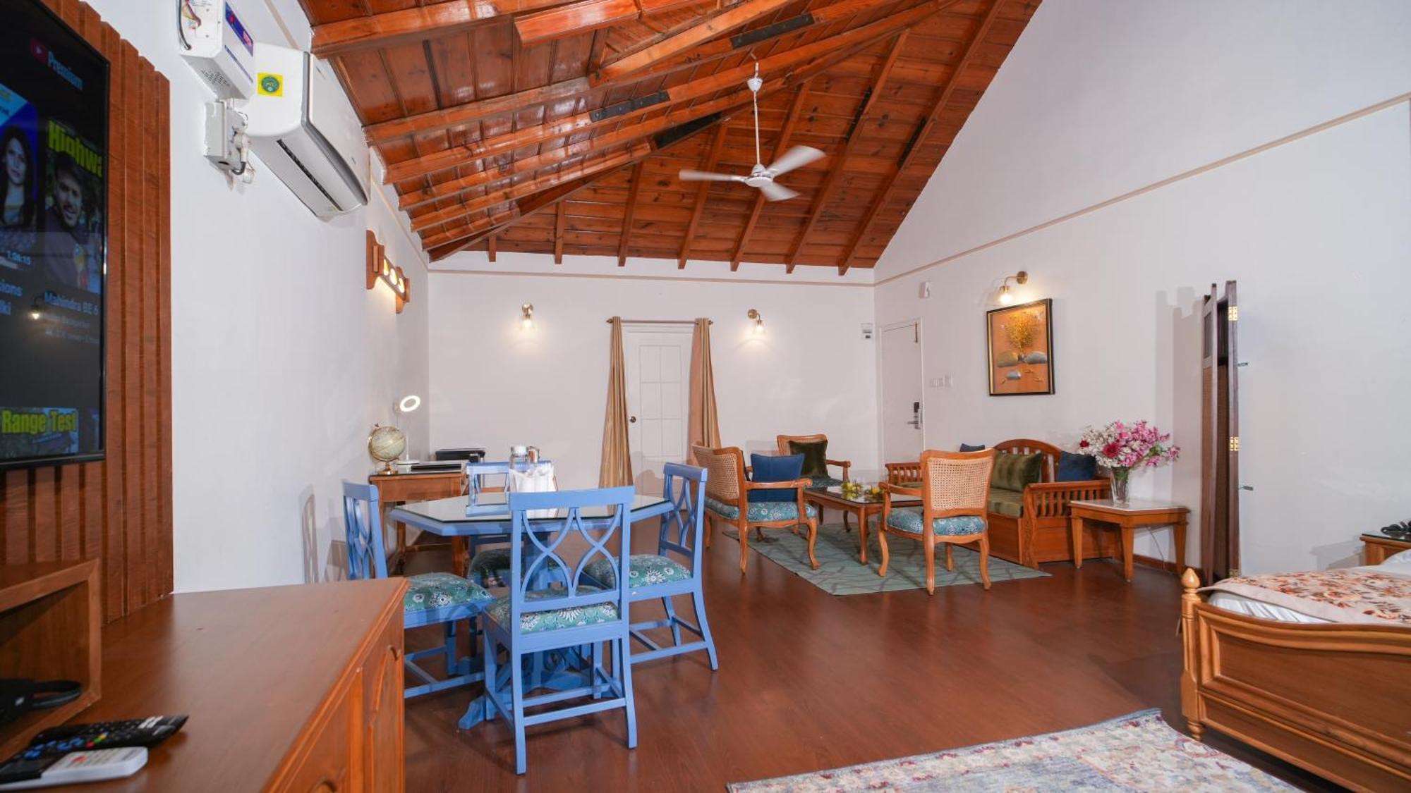 Neelesh Inn- A Luxury Lake View Hotel- 20 Kms From Nainital Bhīm Tāl Esterno foto
