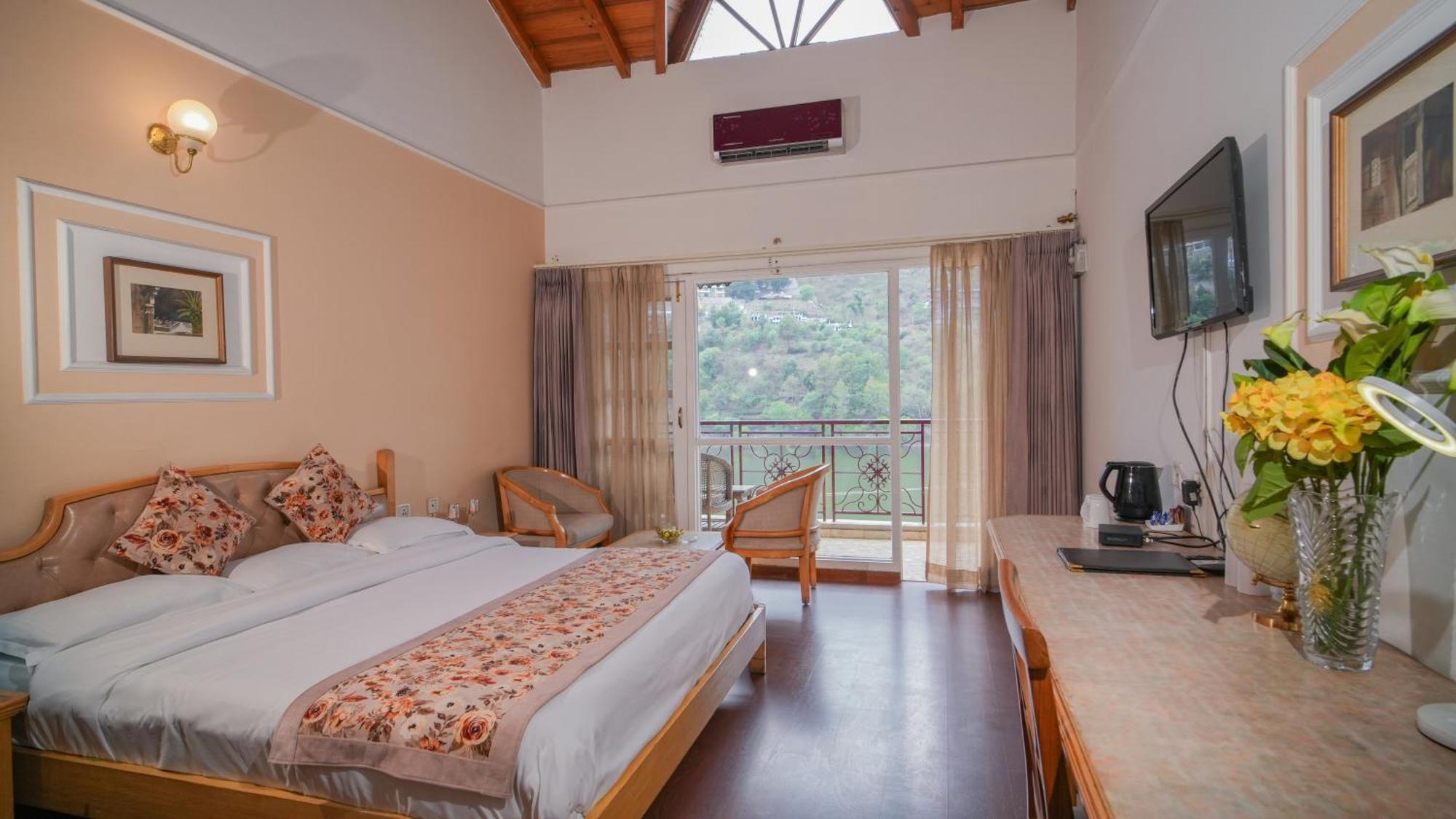 Neelesh Inn- A Luxury Lake View Hotel- 20 Kms From Nainital Bhīm Tāl Esterno foto