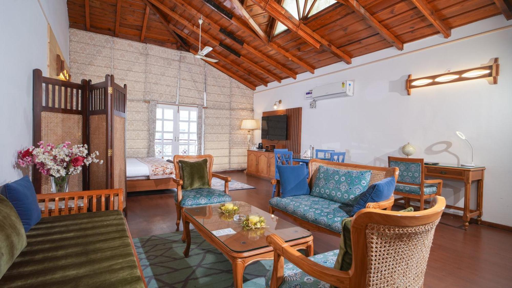 Neelesh Inn- A Luxury Lake View Hotel- 20 Kms From Nainital Bhīm Tāl Esterno foto
