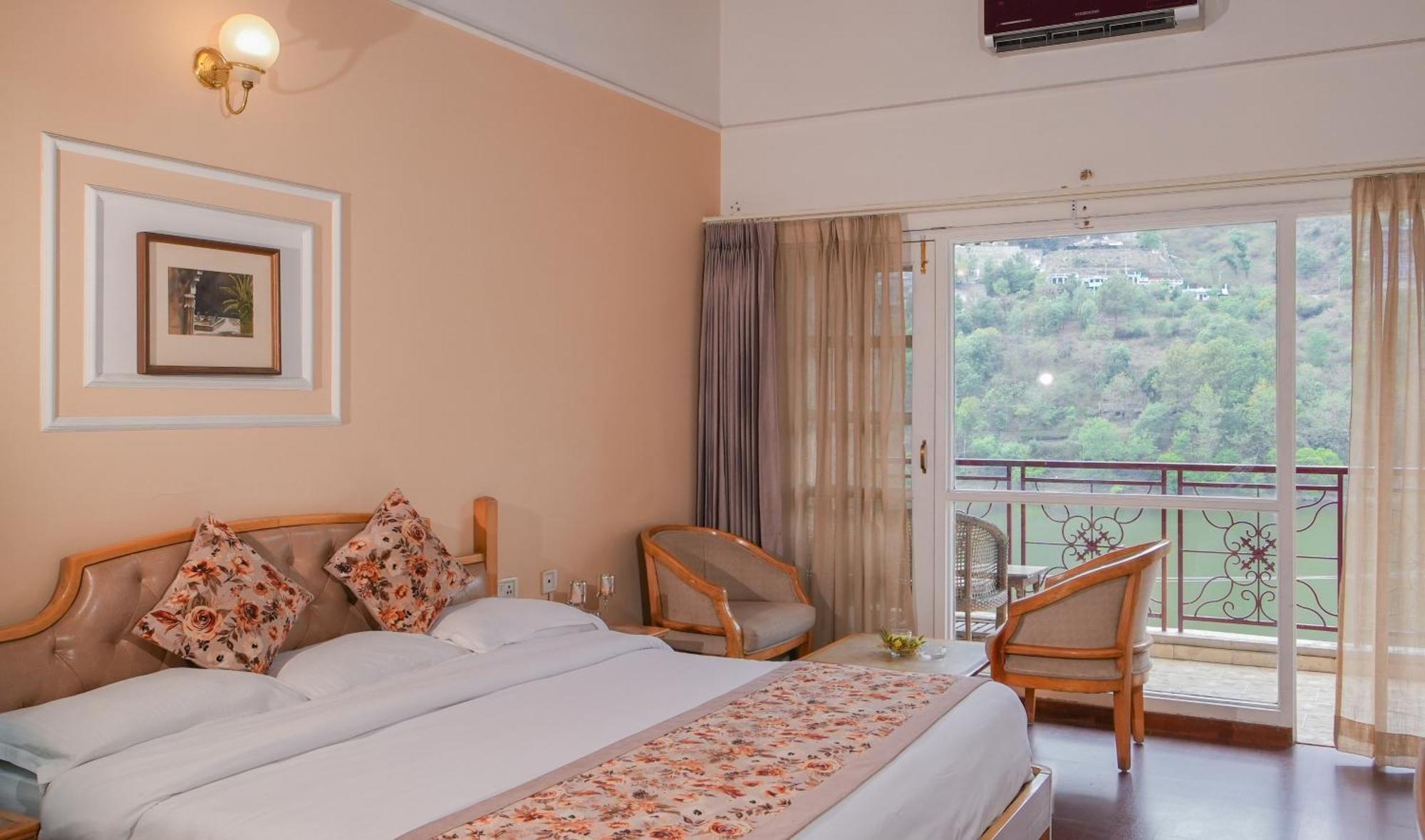 Neelesh Inn- A Luxury Lake View Hotel- 20 Kms From Nainital Bhīm Tāl Esterno foto