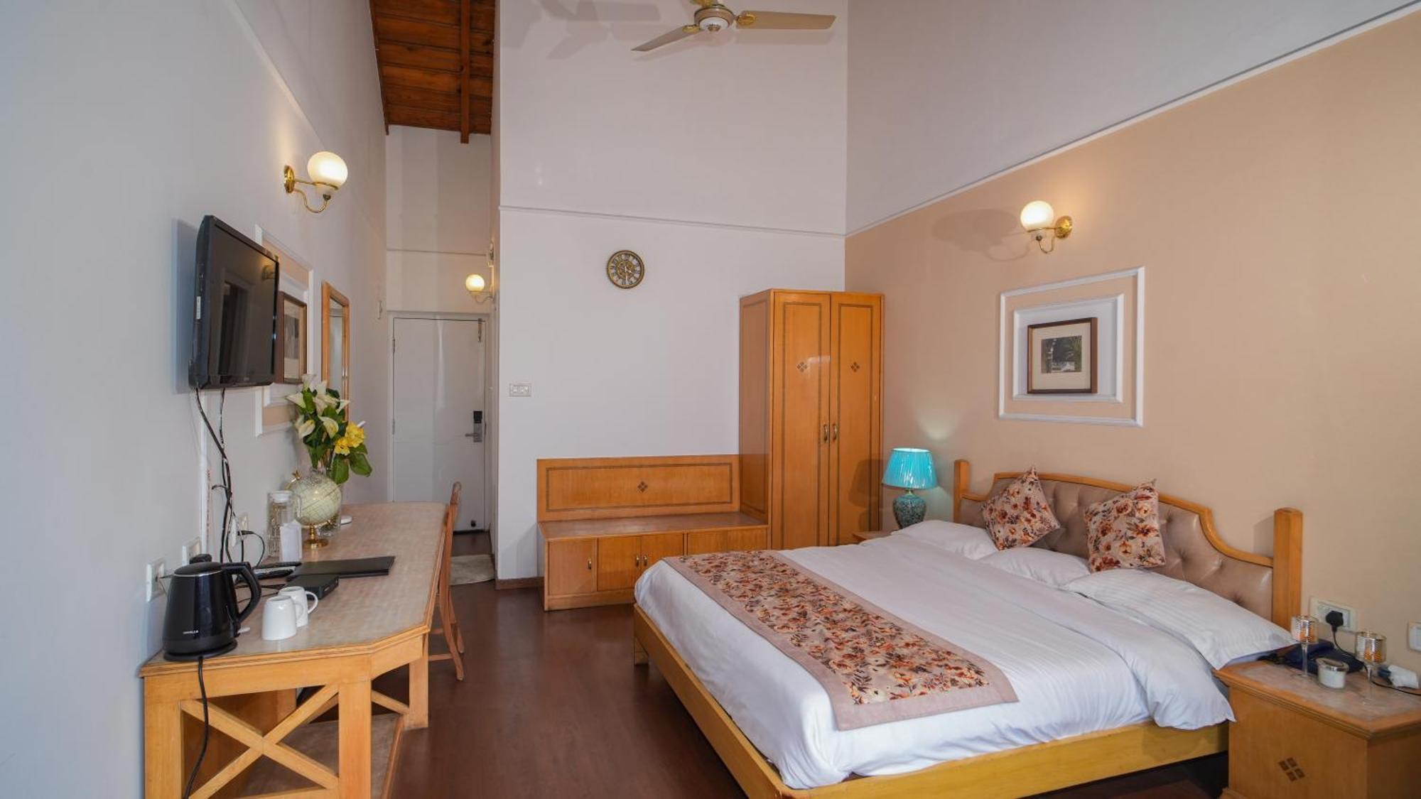 Neelesh Inn- A Luxury Lake View Hotel- 20 Kms From Nainital Bhīm Tāl Esterno foto