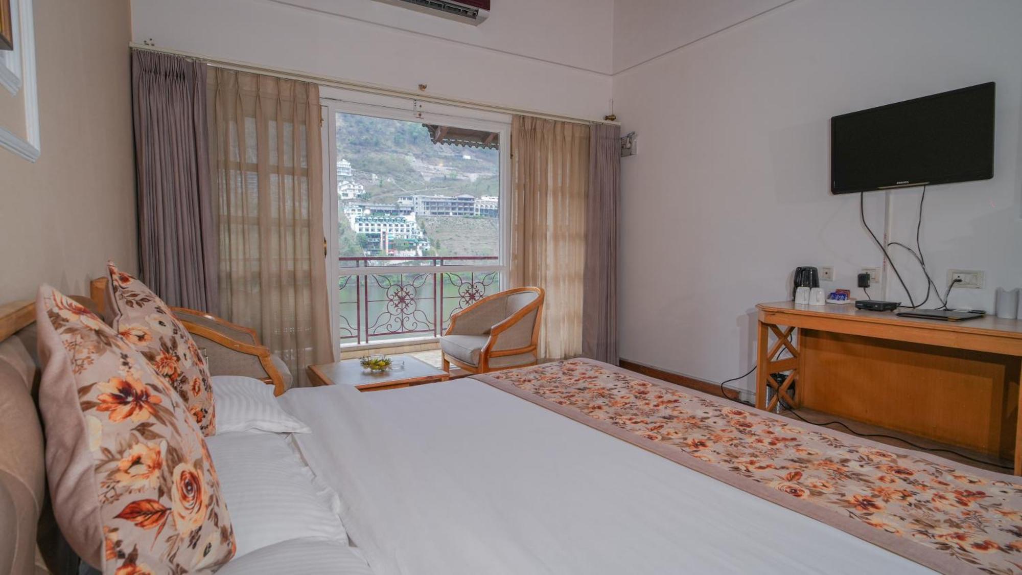 Neelesh Inn- A Luxury Lake View Hotel- 20 Kms From Nainital Bhīm Tāl Esterno foto