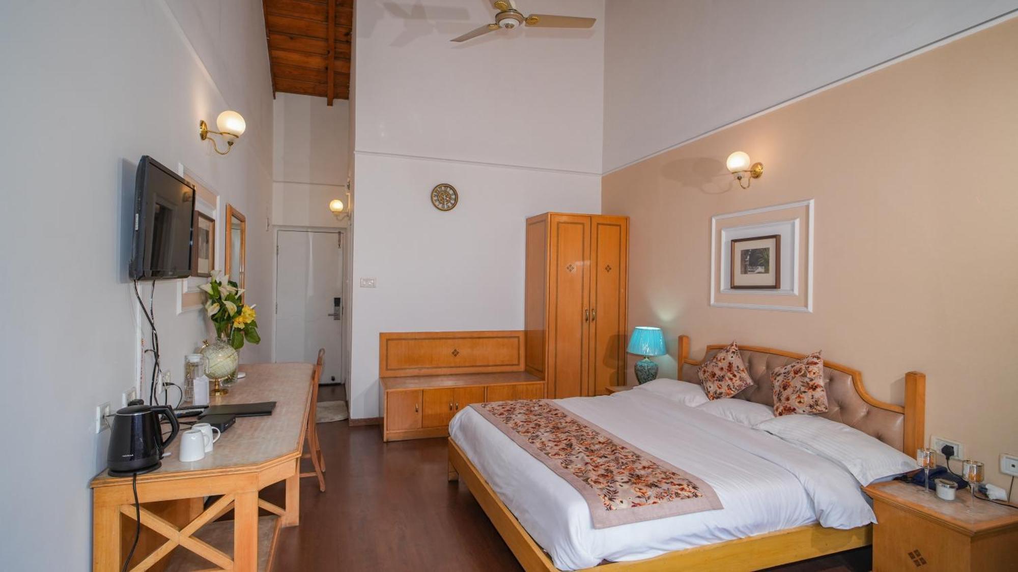 Neelesh Inn- A Luxury Lake View Hotel- 20 Kms From Nainital Bhīm Tāl Esterno foto