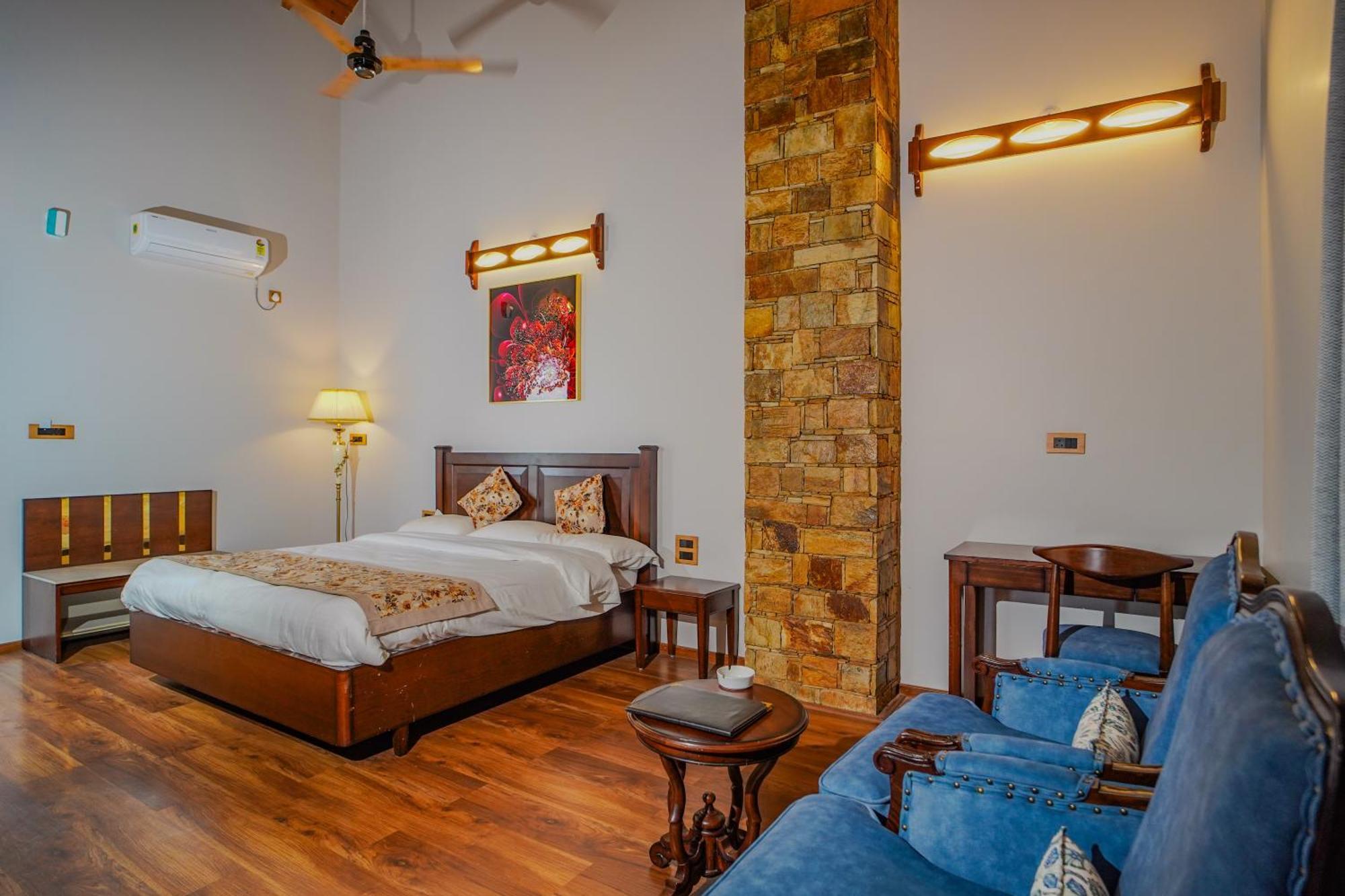 Neelesh Inn- A Luxury Lake View Hotel- 20 Kms From Nainital Bhīm Tāl Esterno foto