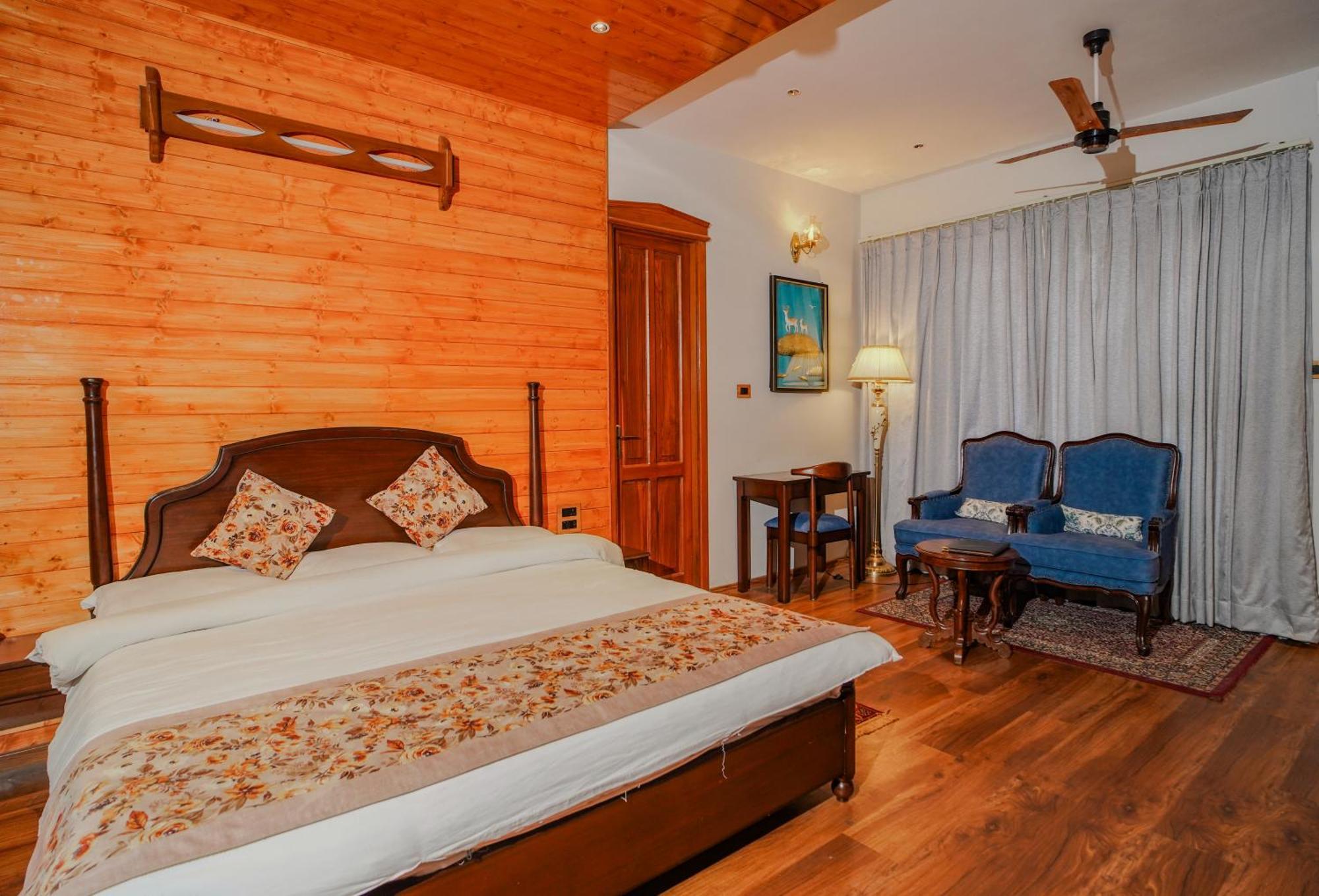 Neelesh Inn- A Luxury Lake View Hotel- 20 Kms From Nainital Bhīm Tāl Esterno foto
