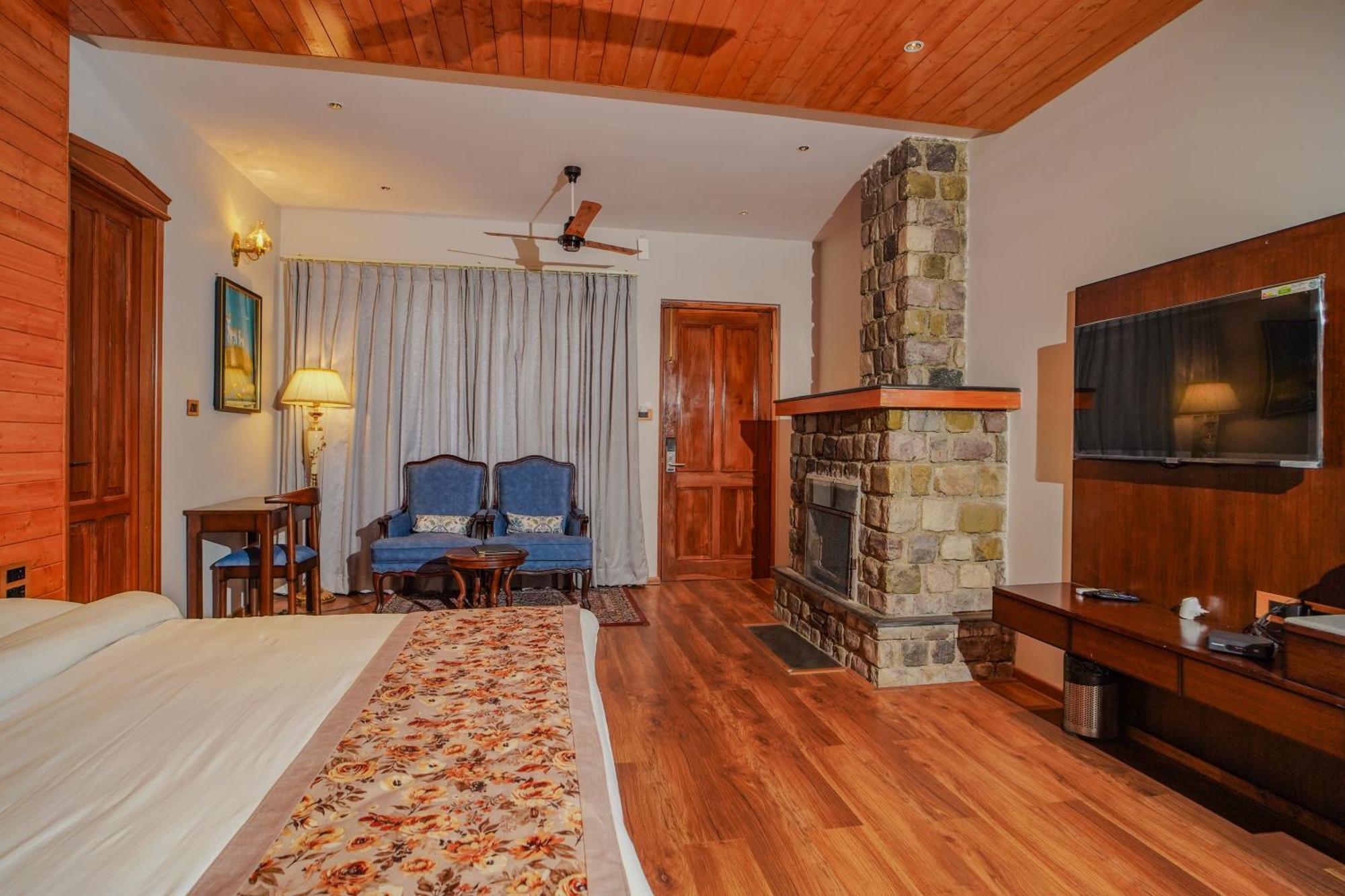 Neelesh Inn- A Luxury Lake View Hotel- 20 Kms From Nainital Bhīm Tāl Esterno foto