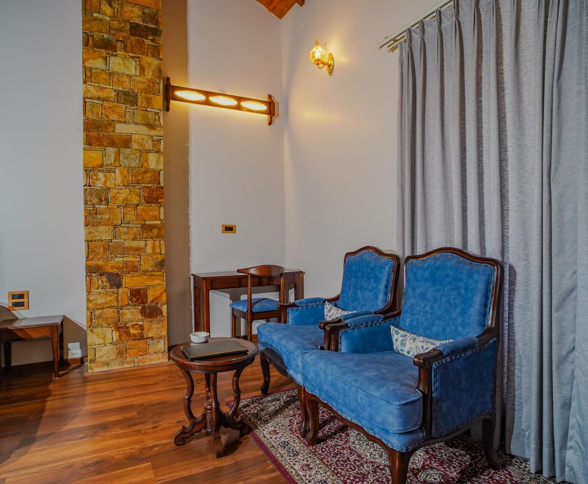 Neelesh Inn- A Luxury Lake View Hotel- 20 Kms From Nainital Bhīm Tāl Esterno foto