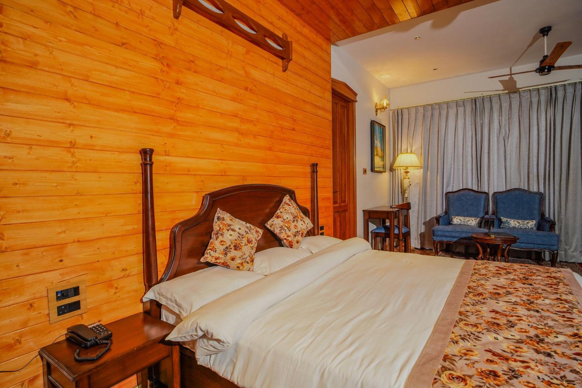 Neelesh Inn- A Luxury Lake View Hotel- 20 Kms From Nainital Bhīm Tāl Esterno foto