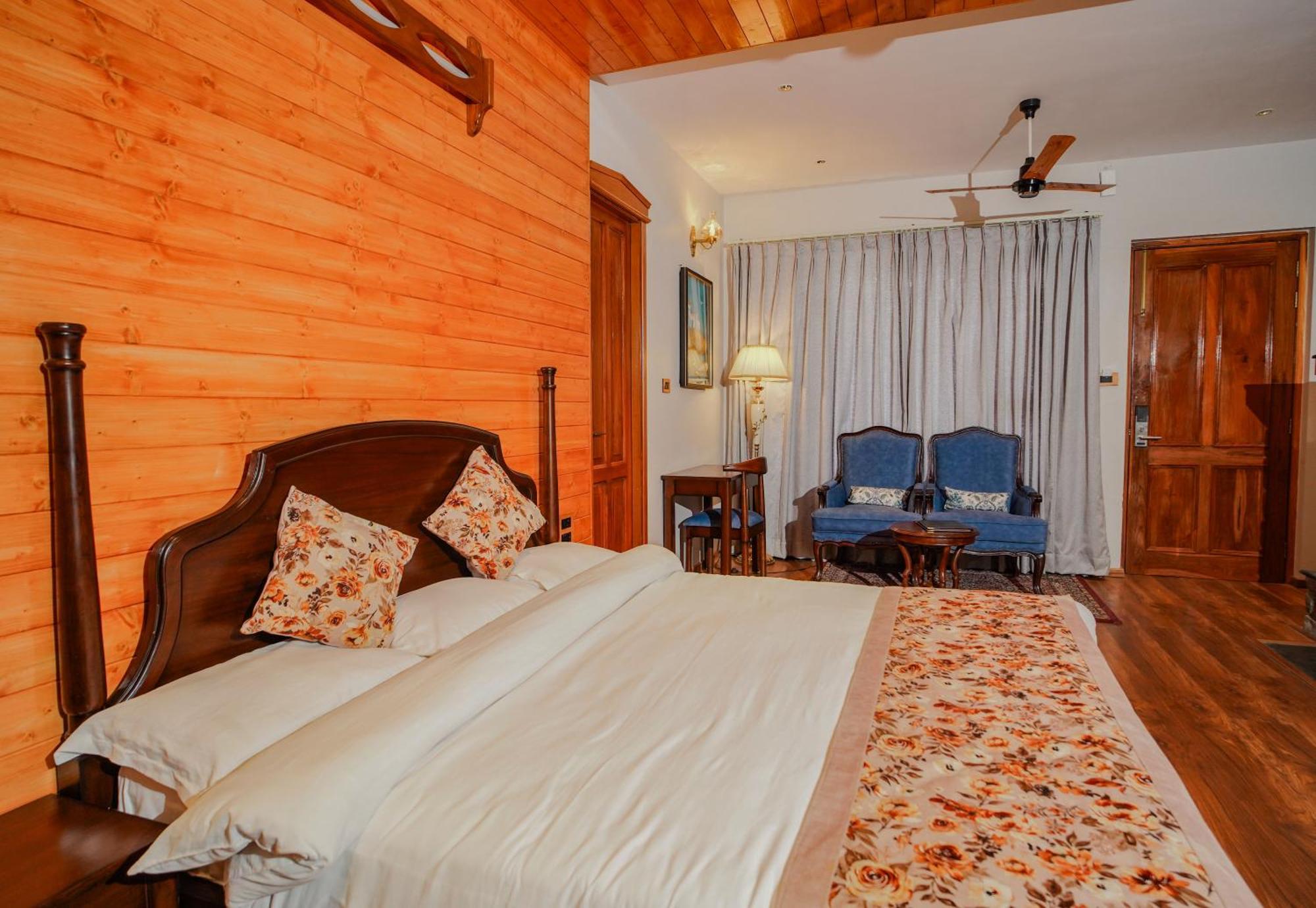 Neelesh Inn- A Luxury Lake View Hotel- 20 Kms From Nainital Bhīm Tāl Esterno foto