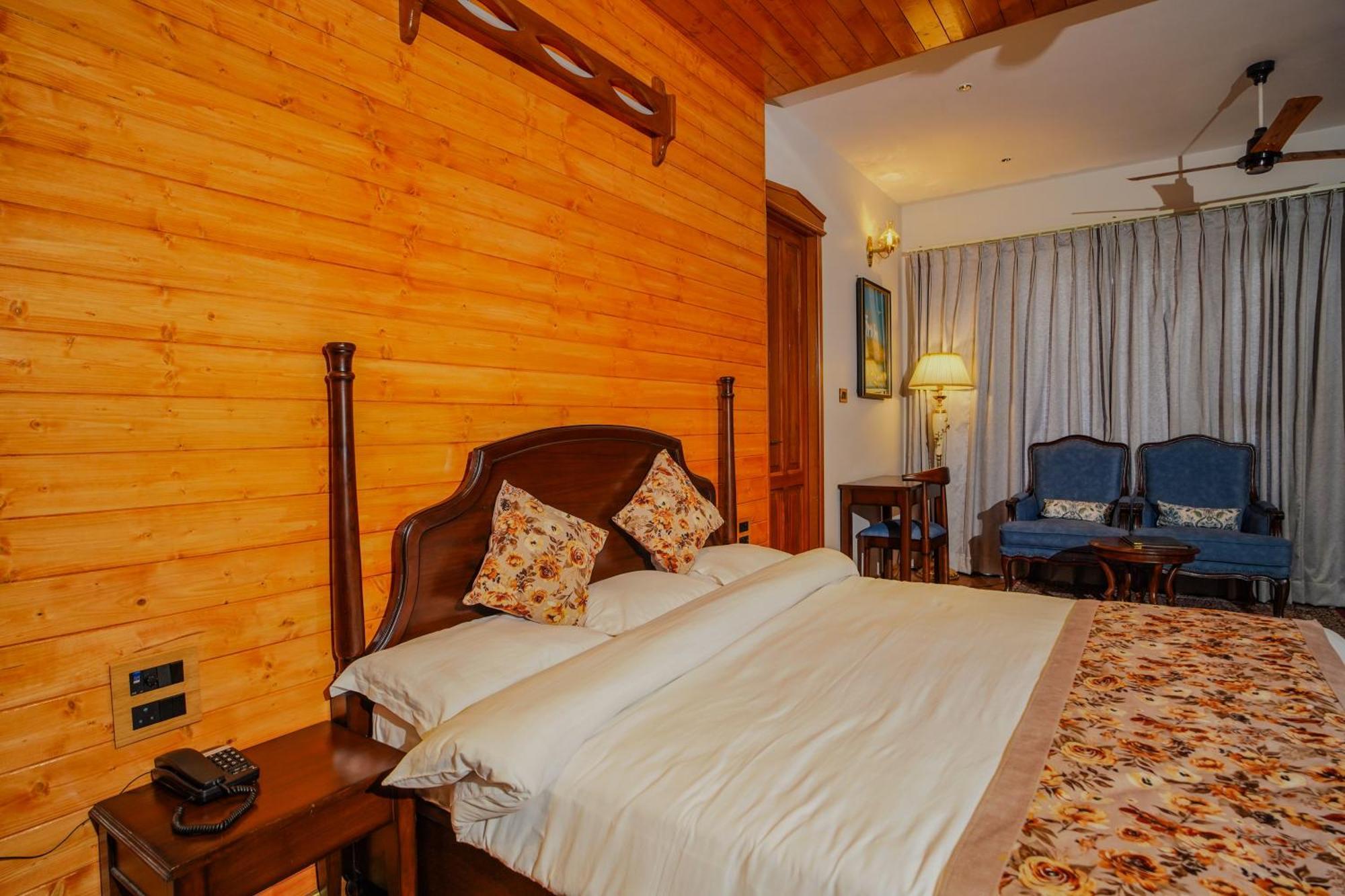 Neelesh Inn- A Luxury Lake View Hotel- 20 Kms From Nainital Bhīm Tāl Esterno foto