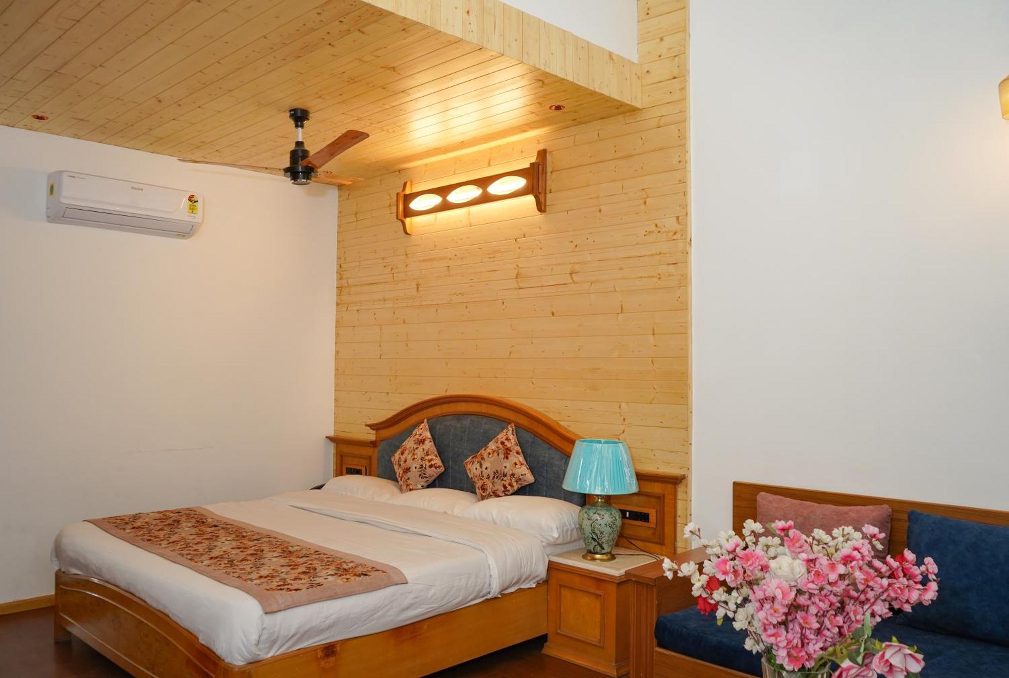 Neelesh Inn- A Luxury Lake View Hotel- 20 Kms From Nainital Bhīm Tāl Esterno foto