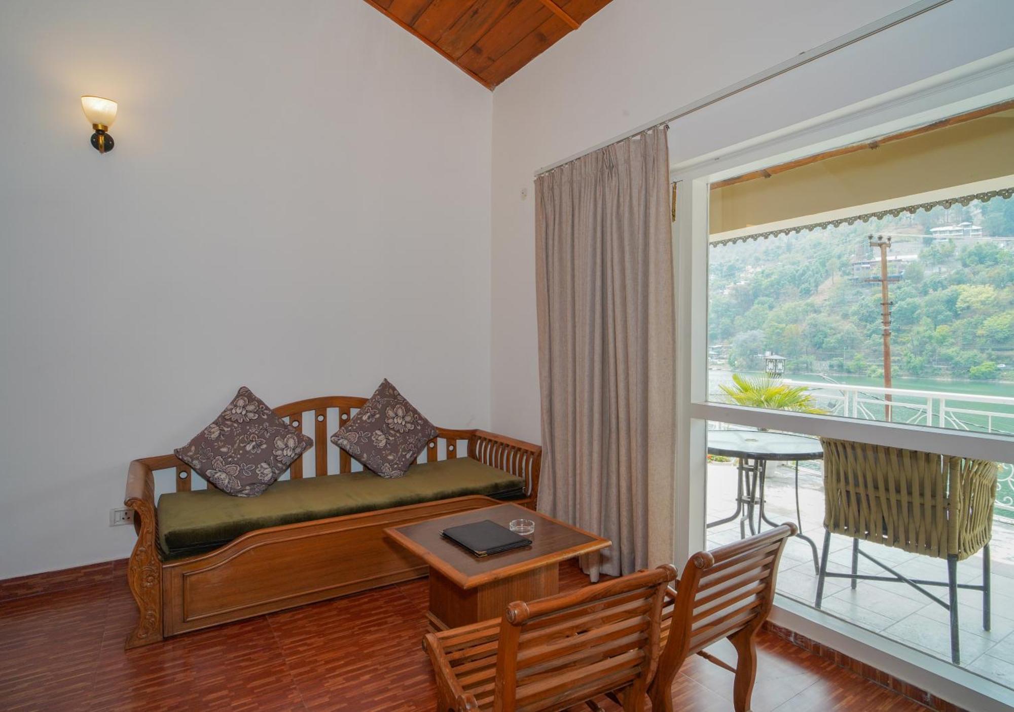 Neelesh Inn- A Luxury Lake View Hotel- 20 Kms From Nainital Bhīm Tāl Esterno foto